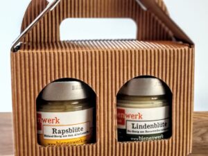 Geschenkset 2 x 245g Bioland-Honig verschiedene Sorten in schöner Geschenkverpackung offene Welle.